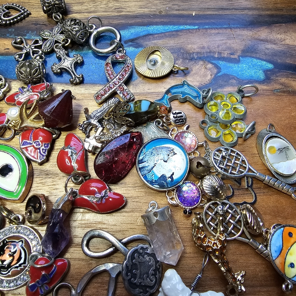 Small Pendants And Charms Lot For Necklaces Or Bracelets Jewelry Making Crafting - Picture 6 of 14